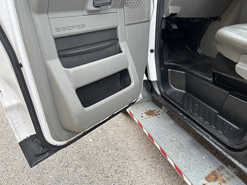 2013 Ford E-Series E-350 SD