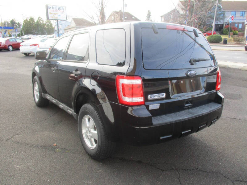 2010 Ford Escape XLS photo 4