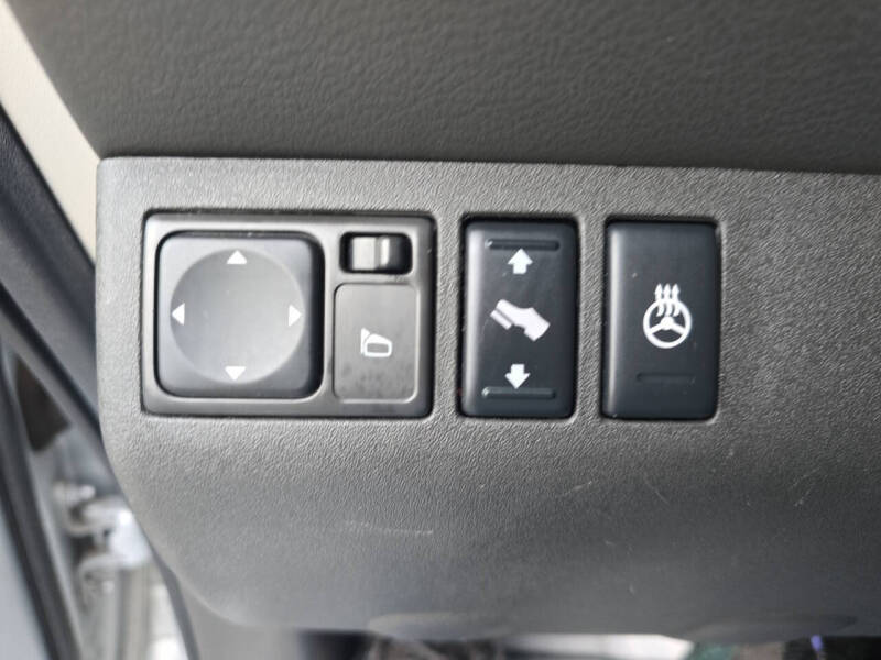 2011 Nissan Pathfinder LE