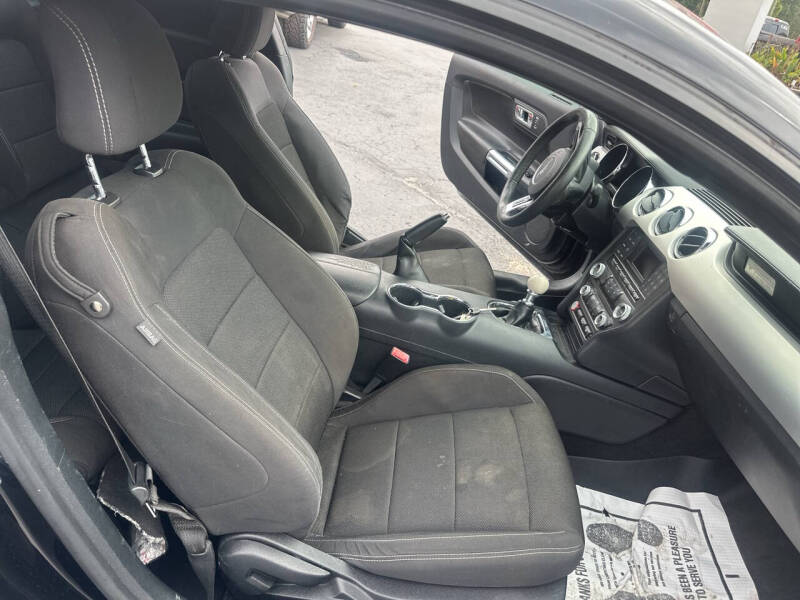 2017 Ford Mustang V6