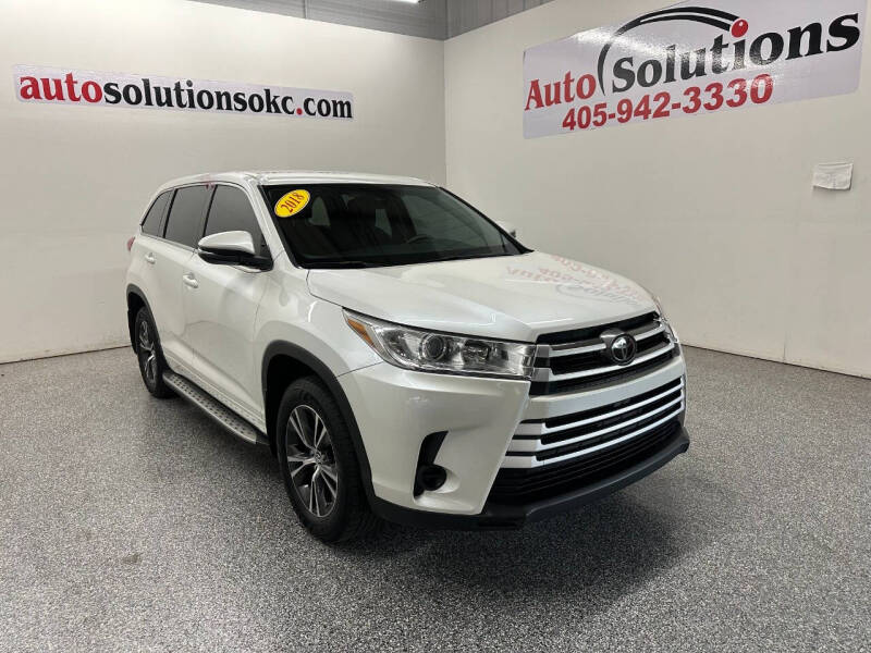 2018 Toyota Highlander LE's photo