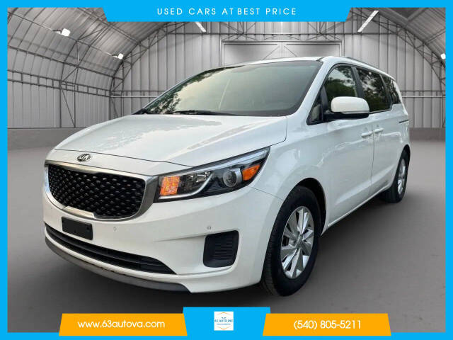 2017 Kia Sedona LX's photo