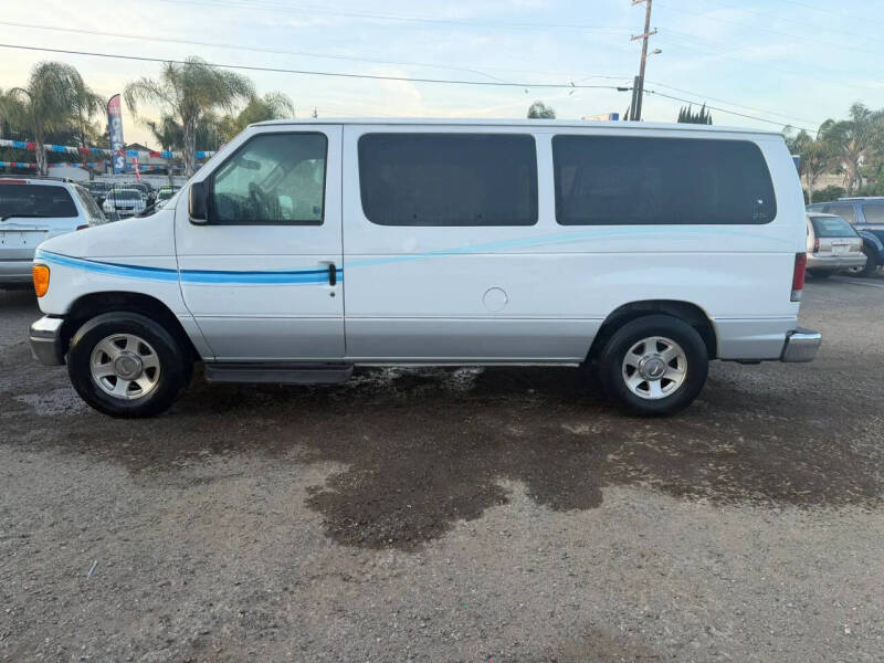 2004 Ford E-Series E-150 Chateau