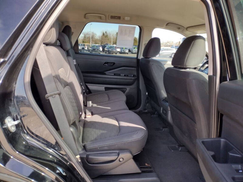 2023 Nissan Pathfinder SV