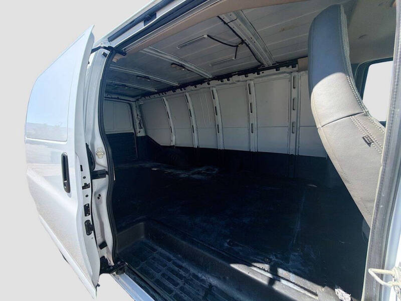 2025 Chevrolet Express 3500