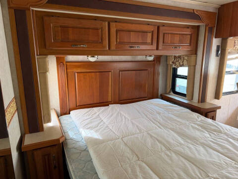 2005 Monaco Knight