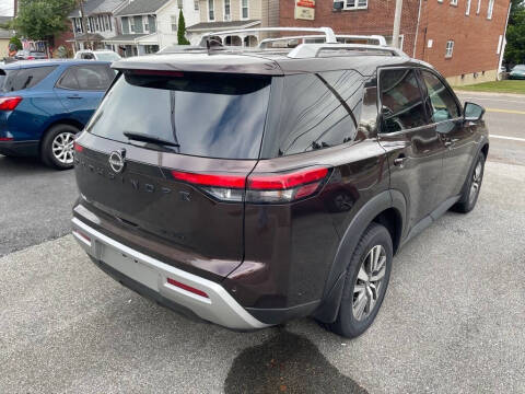 2022 Nissan Pathfinder SL