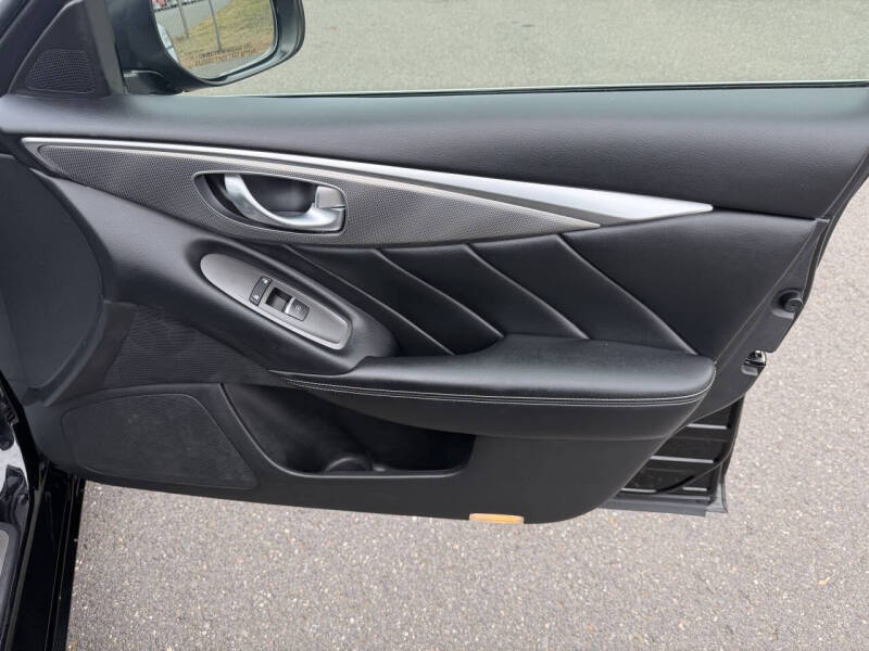 2015 Infiniti Q50 Premium