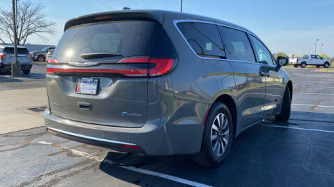 2022 Chrysler Pacifica Hybrid Touring L