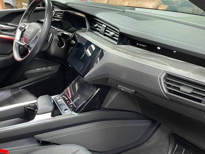 2022 Audi e-tron quattro Premium Plus