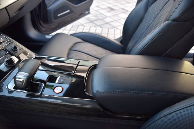 2015 Audi S8 4.0T quattro