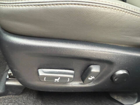 2017 Toyota Prius v Five