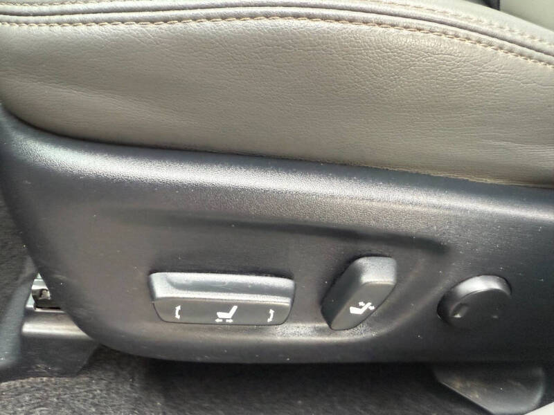 2017 Toyota Prius v Five