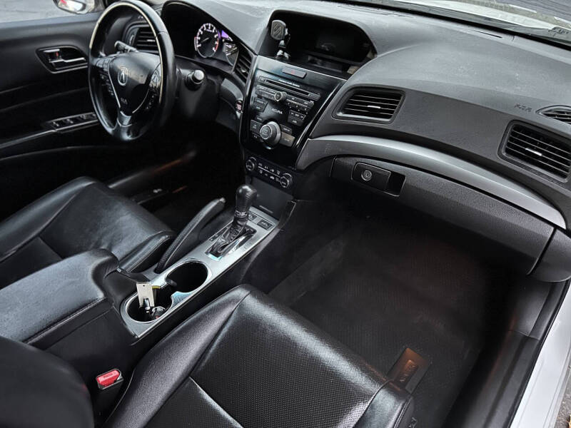 2013 Acura ILX 2.0L w/Premium