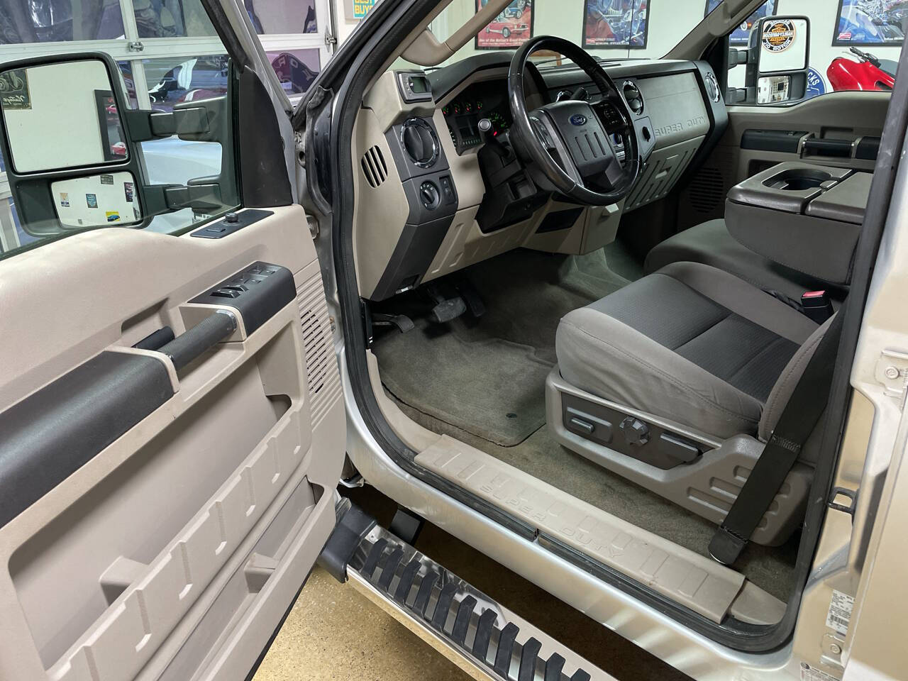 2010 Ford F-250 Super Duty 23
