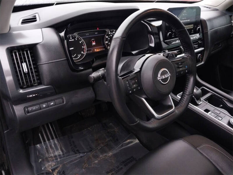 2023 Nissan Pathfinder SL