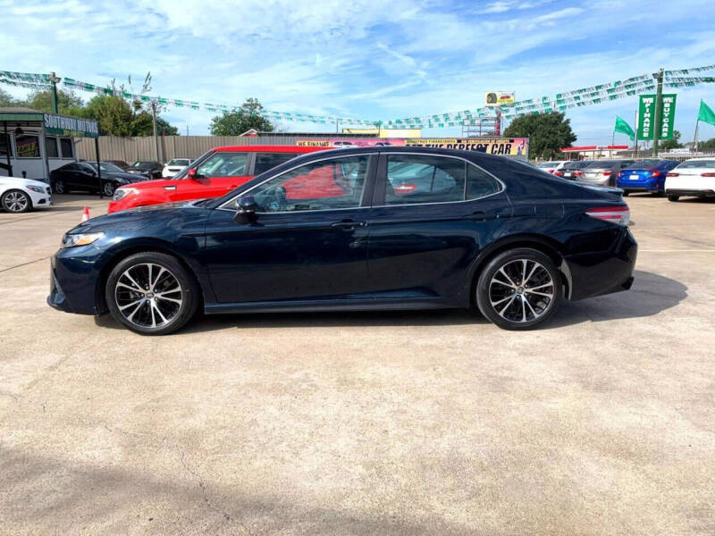 2020 Toyota Camry SE