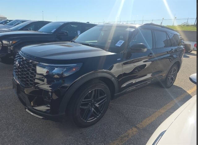 2025 Ford Explorer ST-LINE's photo