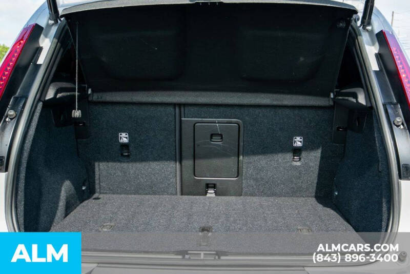 2023 Volvo XC40 B5 Plus Bright Theme