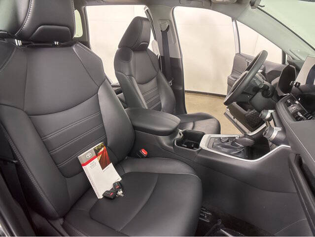 2023 Toyota RAV4 Hybrid XLE Premium