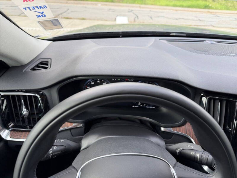 2020 Volvo S60 T5 Momentum