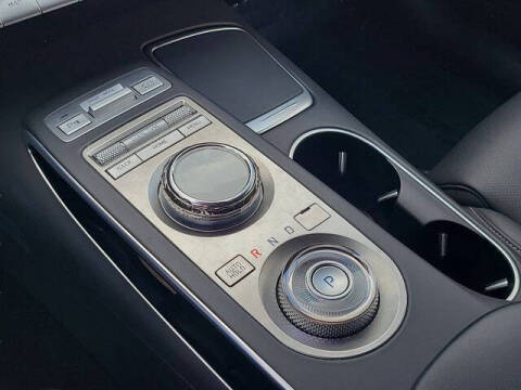 2025 Genesis GV70 2.5T Standard