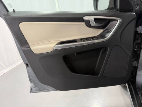 2017 Volvo XC60 T5 Dynamic