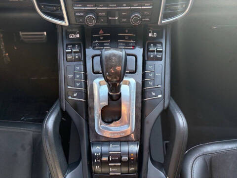 2013 Porsche Cayenne GTS