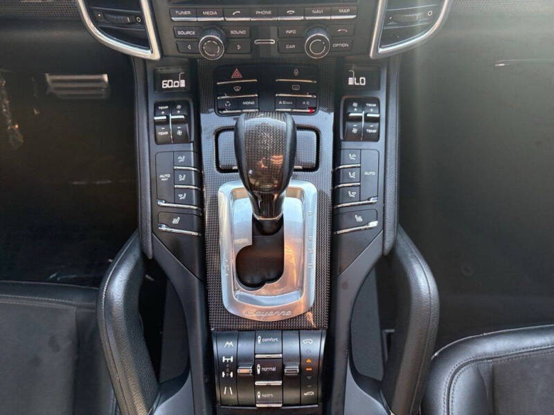 2013 Porsche Cayenne GTS