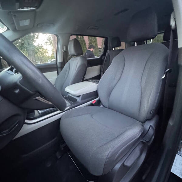 2022 Kia Carnival LX