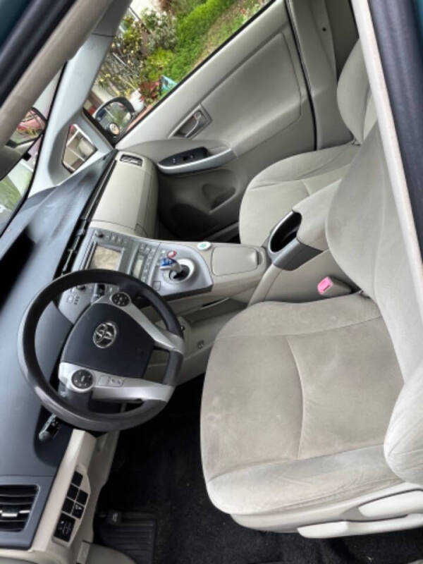 2013 Toyota Prius Four