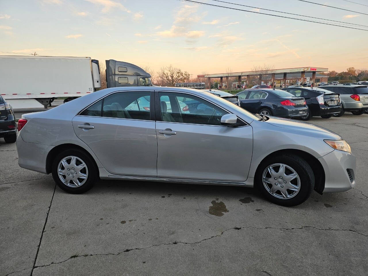 2013 Toyota Camry for sale at Quantum Auto Co in Plainfield, IL