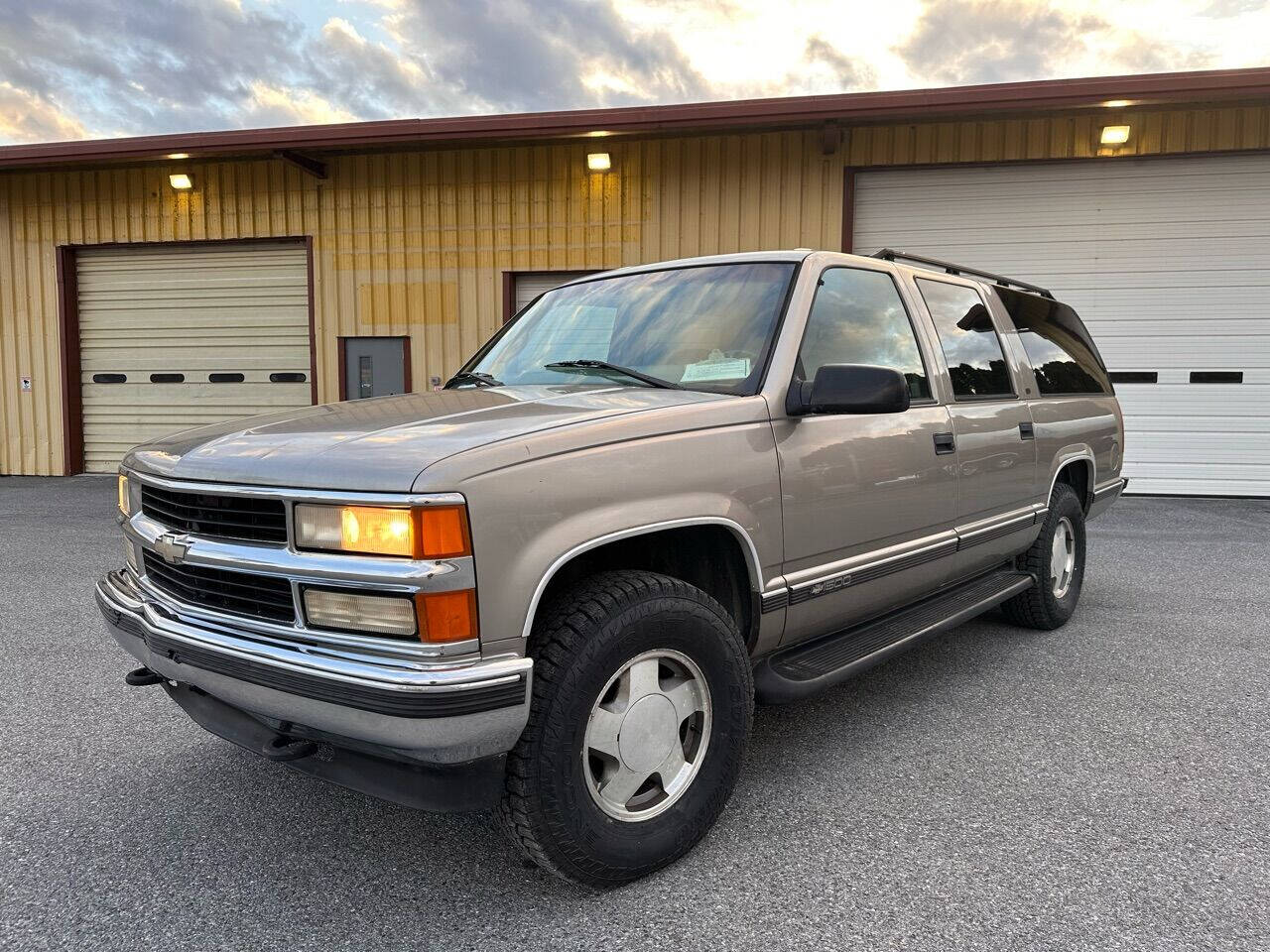 1999 Chevrolet Suburban For Sale ®
