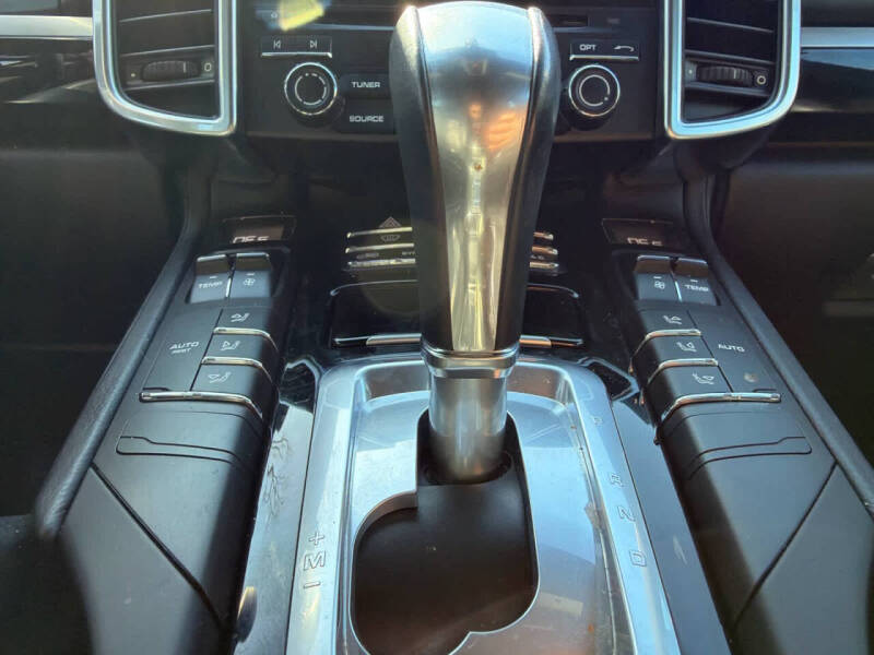 2018 Porsche Cayenne Platinum Edition
