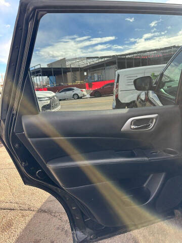 2018 Nissan Pathfinder SV