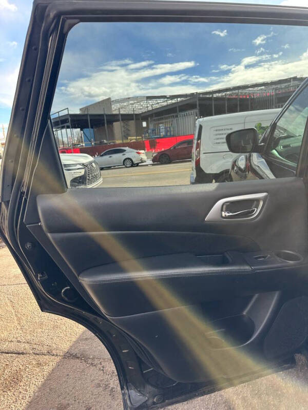 2018 Nissan Pathfinder SV