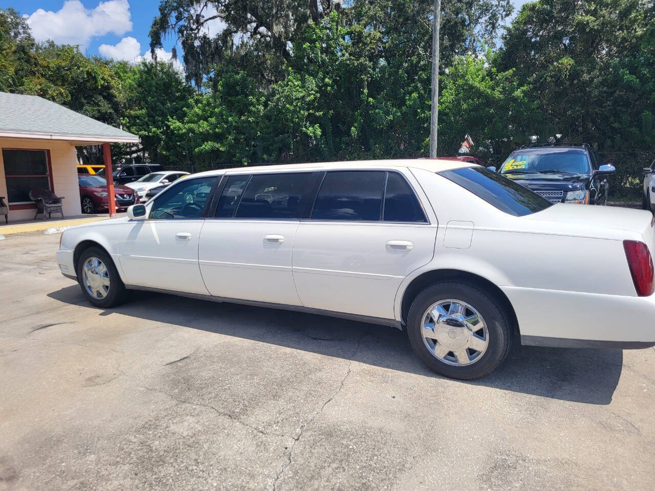 2000 Cadillac Deville Professional for sale at FAMILY AUTO BROKERS in Longwood, FL