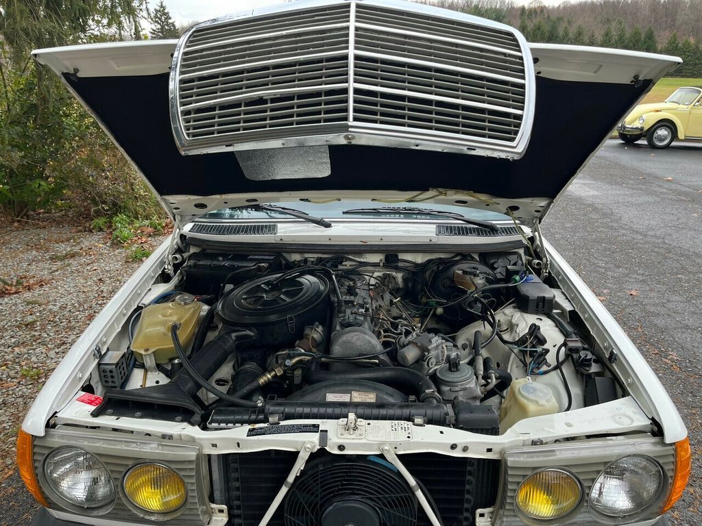 1985 Mercedes-Benz 300-Class 33