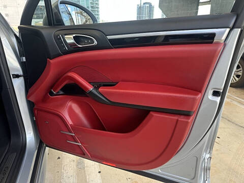 2016 Porsche Cayenne GTS