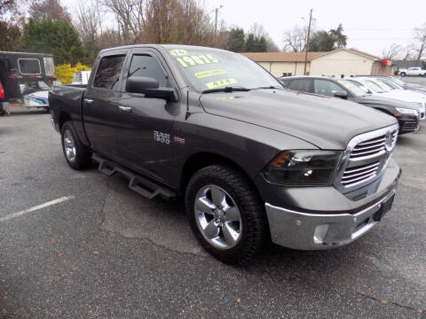 2016 RAM 1500 SLT