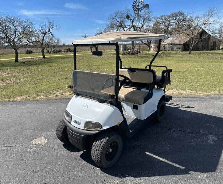 2018 E-Z-GO Valor