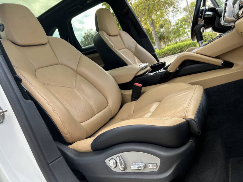 2017 Porsche Cayenne Platinum Edition