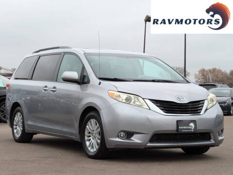2014 Toyota Sienna XLE 7-Passenger Auto Access Seat
