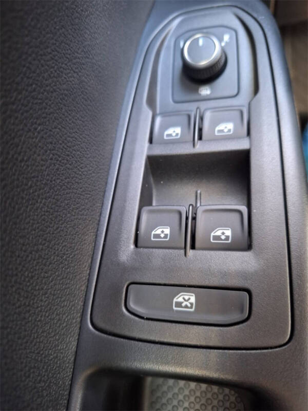 2026 Volkswagen Taos SE Black