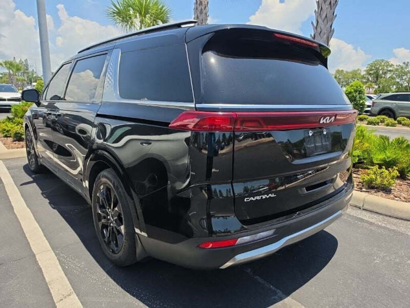 2023 Kia Carnival SX