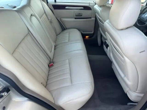 2004 Lincoln Town Car Signature