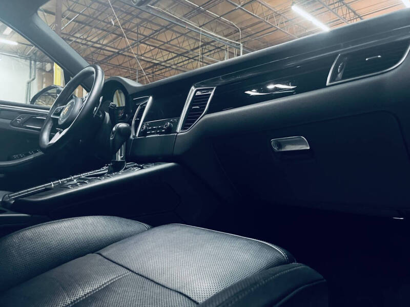 2017 Porsche Macan