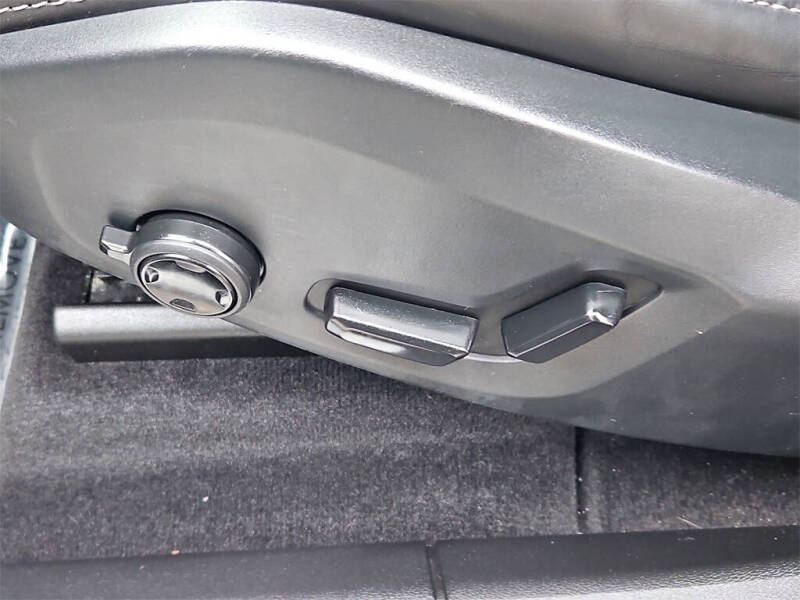 2023 Volvo XC60 B6 Ultimate Dark Theme