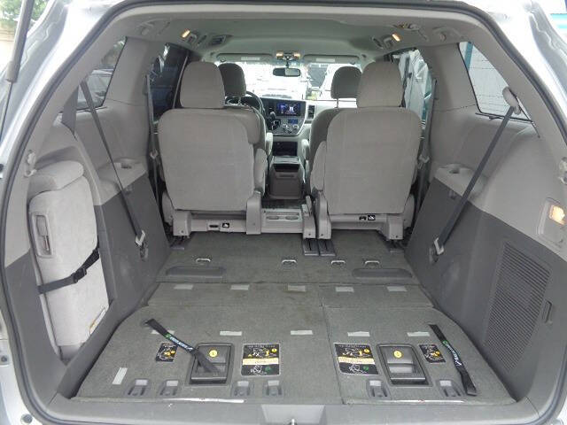 2017 Toyota Sienna LE 8-Passenger