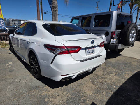 2018 Toyota Camry Hybrid for sale at E and M Auto Sales in Bloomington CA